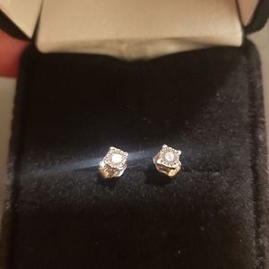 10k gold 1/6 ctw diamond solitaire studs